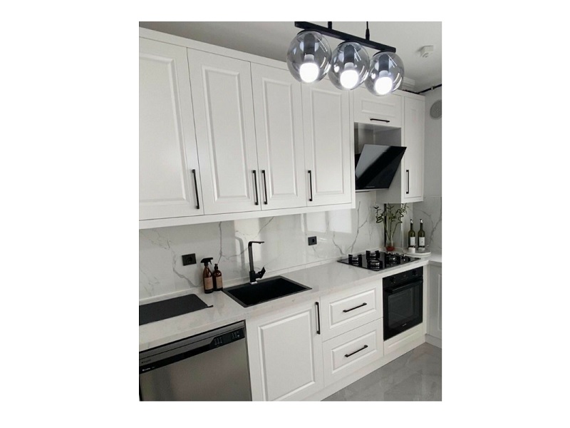 30 in Wall Mounted Black Glass Extractor Hood - HES30D