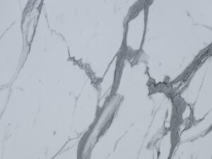 Laminado Greenlam para tope 5574-31 - Statuario - Brillo - 4X8 - Postformable - con film protector